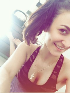 Elli Avrram feet photo thumbnail