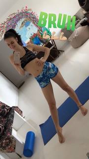 Elli Avrram feet photo thumbnail