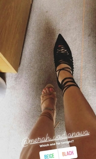 Elli Avrram feet photo thumbnail