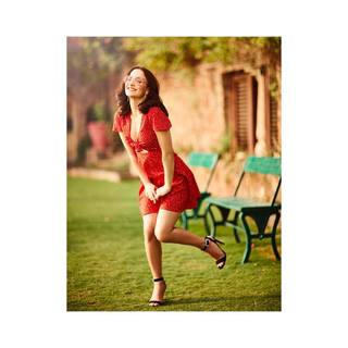 Elli Avrram feet photo thumbnail