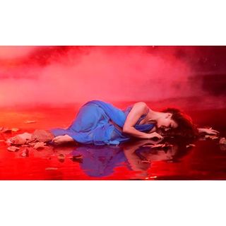 Elli Avrram feet photo thumbnail