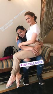 Elli Avrram feet photo thumbnail