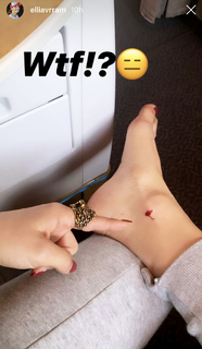 Elli Avrram feet photo thumbnail