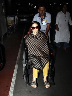 Elli Avrram feet photo thumbnail