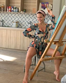 Elli Avrram feet photo thumbnail