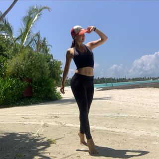 Elli Avrram feet photo thumbnail