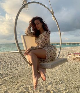 Elli Avrram feet photo thumbnail