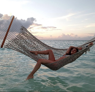 Elli Avrram feet photo thumbnail