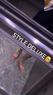 Elli Avrram feet photo thumbnail
