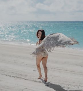 Elli Avrram feet photo thumbnail