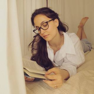 Elli Avrram feet photo thumbnail