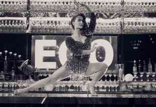 Elli Avrram feet photo thumbnail