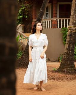Elli Avrram feet photo thumbnail