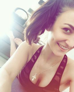 Elli Avrram feet photo thumbnail