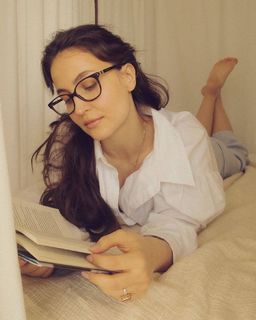 Elli Avrram feet photo thumbnail