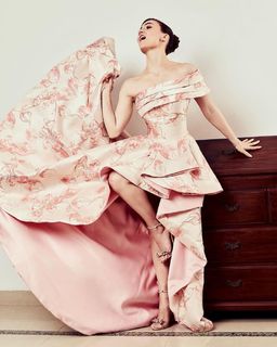 Elli Avrram feet photo thumbnail