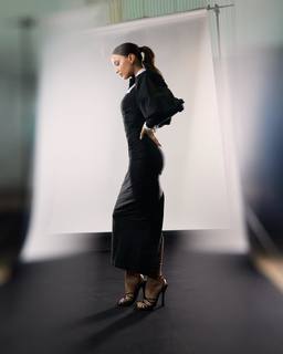 Elli Avrram feet photo thumbnail