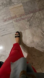 Elli Avrram feet photo thumbnail