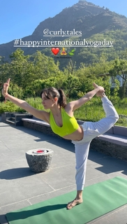 Elli Avrram feet photo thumbnail