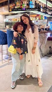 Elli Avrram feet photo thumbnail