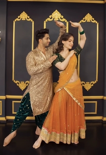 Elli Avrram feet photo thumbnail