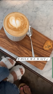 Elli Avrram feet photo thumbnail