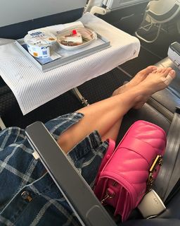 Elli Avrram feet photo thumbnail