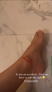 Elli Avrram feet photo thumbnail