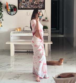 Elli Avrram feet photo thumbnail