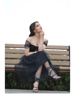 Elli Avrram feet photo thumbnail