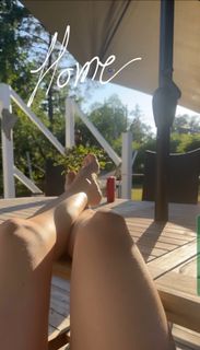 Elli Avrram feet photo thumbnail