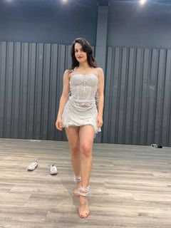 Elli Avrram feet photo thumbnail