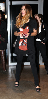 Elli Kokkinou feet photo thumbnail