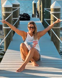 Elli Kokkinou feet photo thumbnail