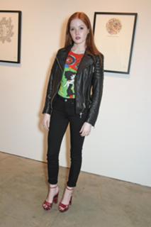 Ellie Bamber feet photo thumbnail