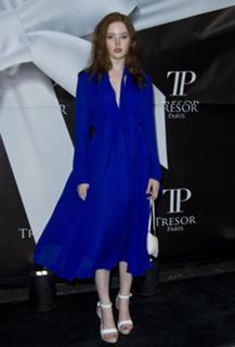 Ellie Bamber feet photo thumbnail