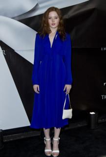 Ellie Bamber feet photo thumbnail