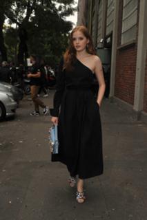 Ellie Bamber feet photo thumbnail