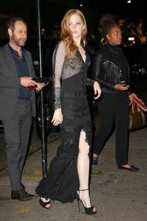 Ellie Bamber feet photo thumbnail