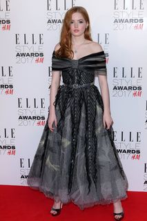 Ellie Bamber feet photo thumbnail