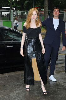Ellie Bamber feet photo thumbnail