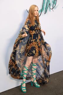 Ellie Bamber feet photo thumbnail