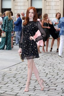 Ellie Bamber feet photo thumbnail