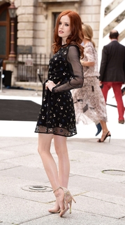 Ellie Bamber feet photo thumbnail