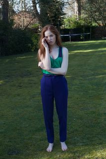 Ellie Bamber feet photo thumbnail