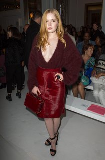 Ellie Bamber feet photo thumbnail