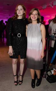 Ellie Bamber feet photo thumbnail