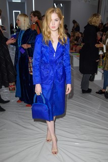 Ellie Bamber feet photo thumbnail