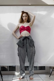 Ellie Bamber feet photo thumbnail