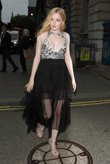 Ellie Bamber feet photo thumbnail